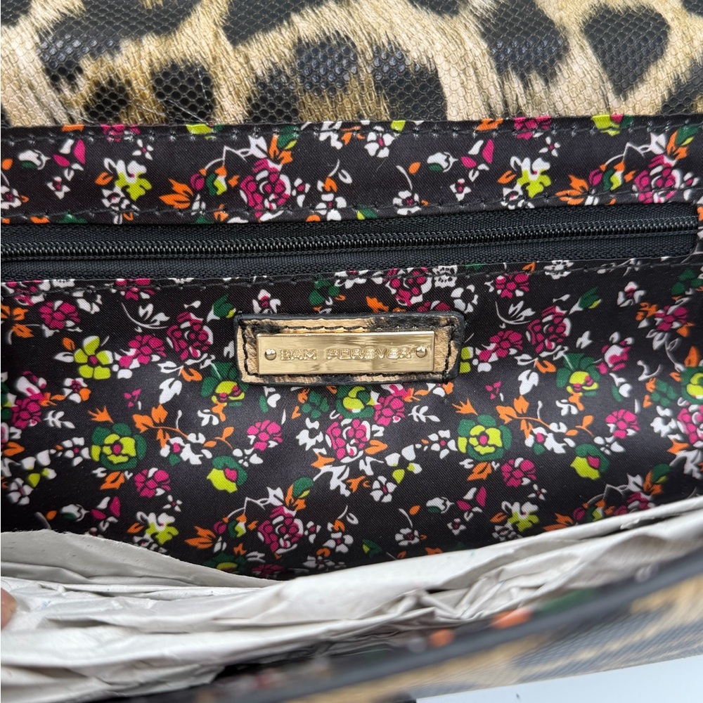 Chic Leopard Print Clutch with Gold Buckle - Picture 4 of 10